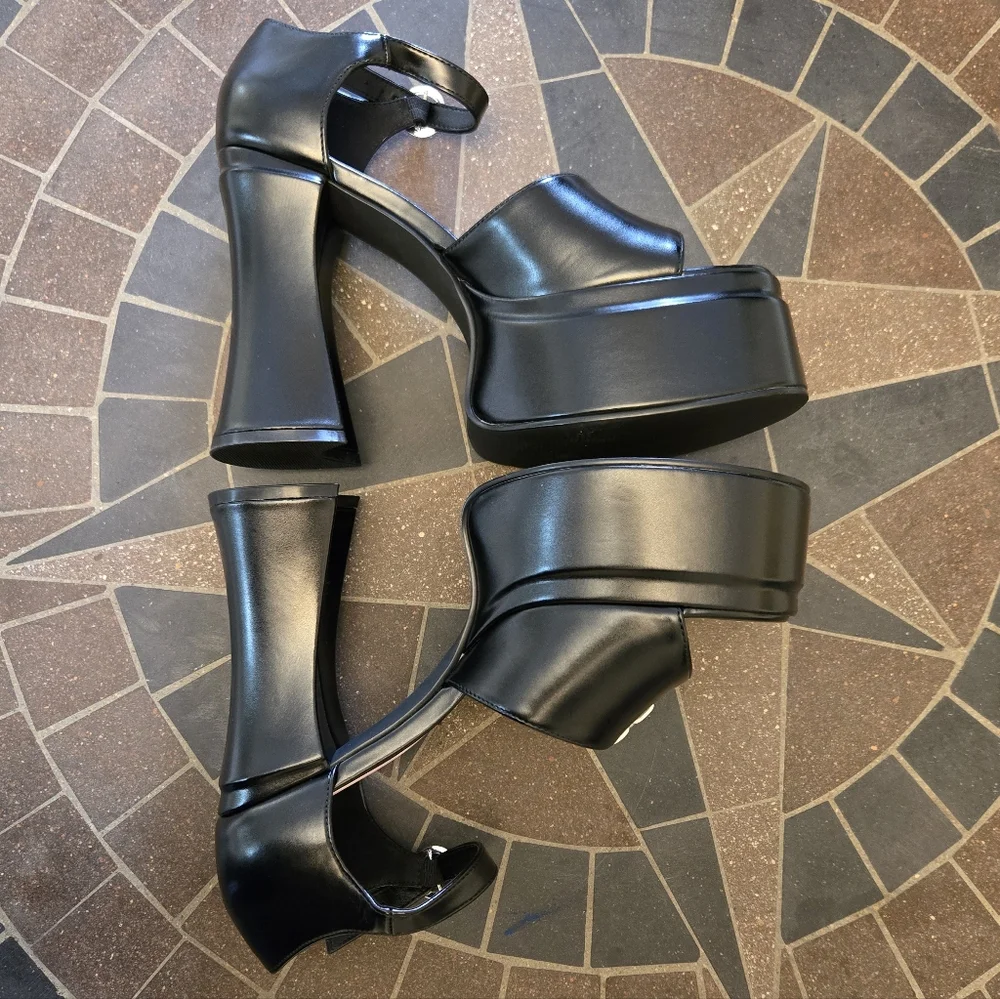Dolls Kill Sugar Thrillz Pistol 2 Platform Heel Sandles